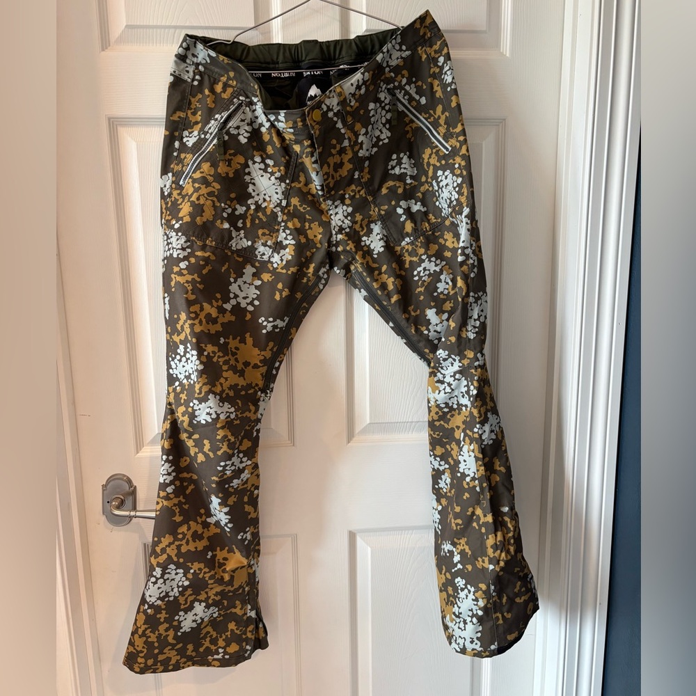 Burton Green Camouflage Snow Pants Size XL